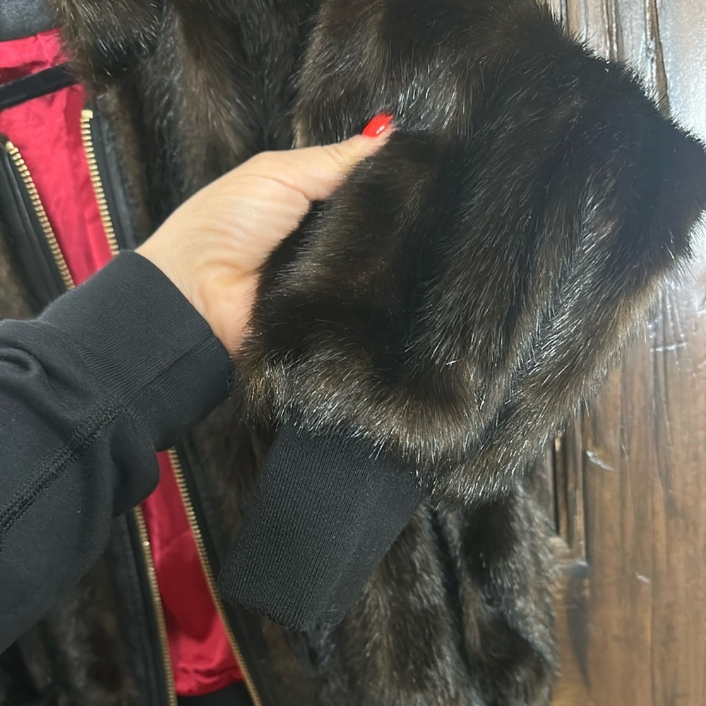 Luxurious Brown Fur Jacket - Picture 6 of 8